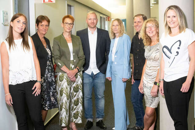 Gruppenbild Team Steuerberatung mit Jeanette Maldener, Jutta Bechtel; Barbara Scheidhauer, Silvia Altmeyer, Frank Freynhofer, Michaela Lamber, Eveline Bourgois